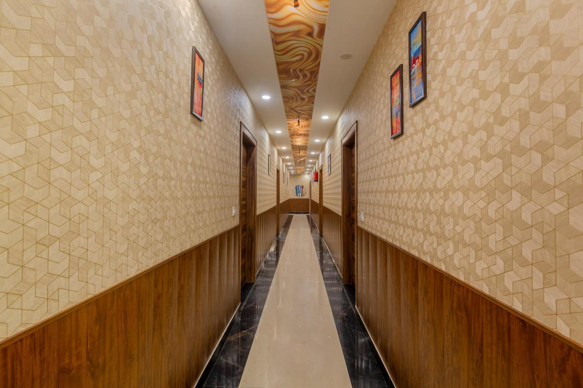 Shree Jee Hotel - Nit Faridabad Exteriör bild