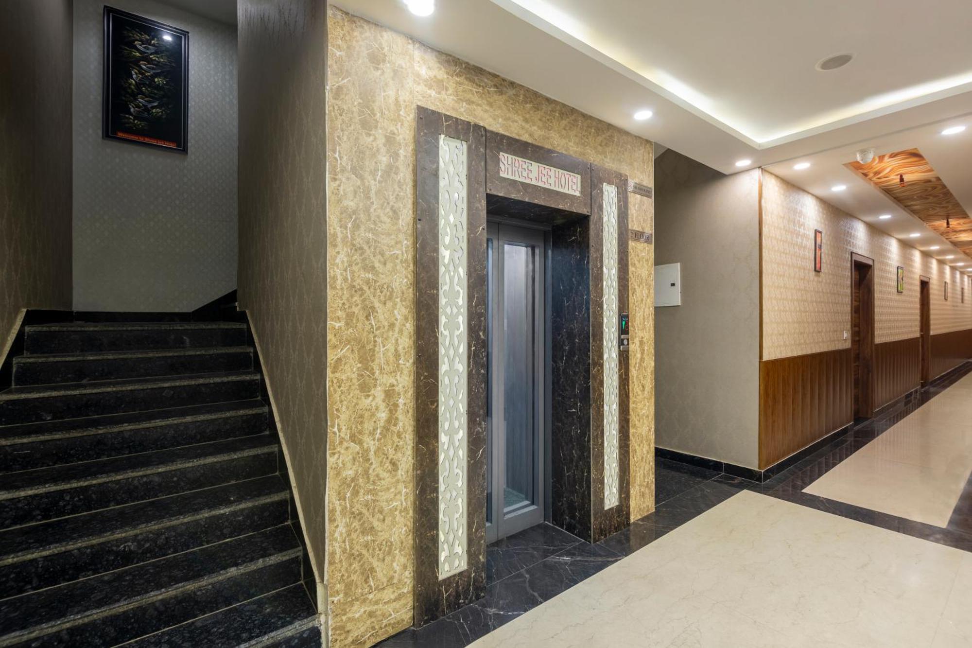 Shree Jee Hotel - Nit Faridabad Exteriör bild